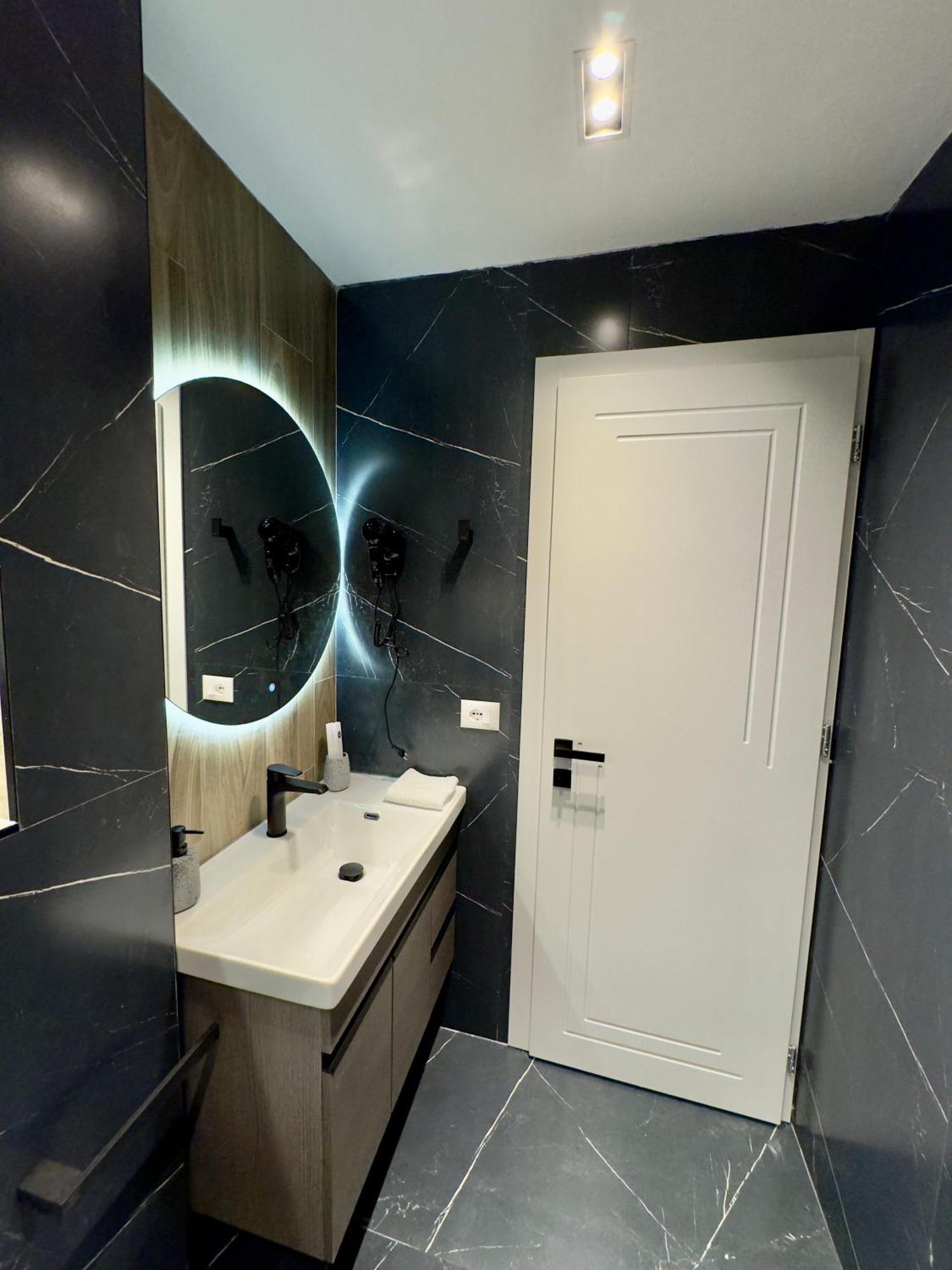 Soinn'S Apartament Тирана Екстер'єр фото